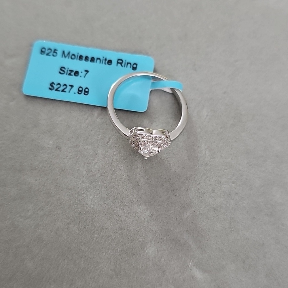 NWT Moissanite Heart Ring Size 7 Sterling Silver - Picture 3 of 10